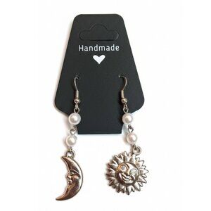 Earrings 🌜 🌞 - Moon & Sun Silver tone with peal beads Earrings